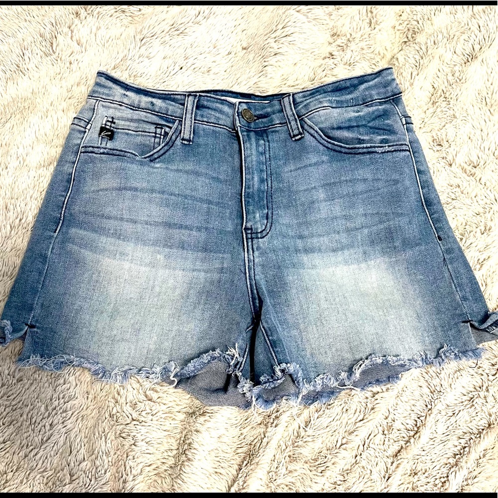 Womens Kancan High Rise light wash Jean Shorts Size 27